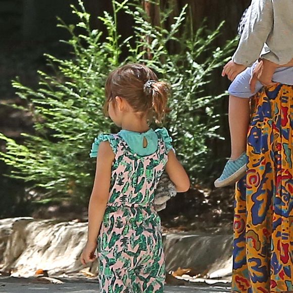 En couple avec Eva Mendes depuis 2011, le comédien est papa de deux filles, Esmeralda, 9 ans et Amada Lee, qui fêtera ses 8 ans le 29 avril 2024.
Exclusif - Eva Mendes et Ryan Gosling passent l'après-midi au parc avec leurs filles Esmaralda et Amanda le 18 septembre 2018.