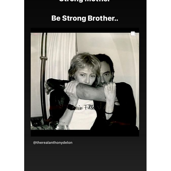 Alain-Fabien Delon adresse ses condoléances à son demi-frère Anthony Delon suite au décès de sa mère, l'actrice Nathalie Delon, le 21 janvier 2021.