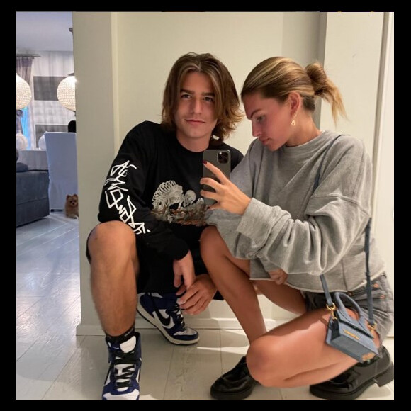
"Il va bien. Il a été opéré en décembre. On lui a enlevé la rate et la moitié du pancréas. C'est un guerrier. Il y a encore de la chimio, c'est normal, mais il est en pleine forme."
Thylane Blondeau et son frère Ayrton sur Instagram. Le 30 juillet 2021.