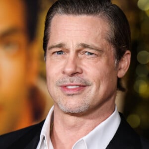 Finalement, après des années de bataille judiciaire, Brad Pitt est revenu sur sa décision.
Brad Pitt à la première du film "Babylon" à l'academy Museum of Motion Pictures à Los Angeles, Californie, Etats-Unis, le 15 décembre 2022.