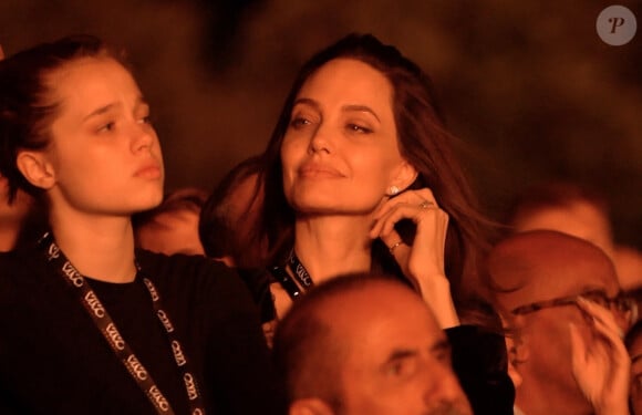 Angelina Jolie et sa fille Shiloh Jolie-Pitt assistent au concert Maneskin pour la première mondiale du "Loud Kids Tour" au "Circo Massimo" à Rome, Italie, le 9 juillet 2022.
