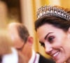"Beaucoup de gens ont dit qu'ils étaient ici pour montrer leur soutien à la famille. Alors qu'elle fait face à cette double bataille" apprend-on
Kate Middleton, duchesse de Cambridge - La reine Elisabeth II d'Angleterre reçoit les membres du corps diplomatique à Buckingham Palace, le 11 décembre 2019. 