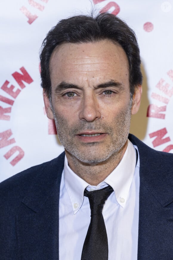 Anthony Delon au photocall des invités au dîner de gala de l'association "Un rien c'est tout" au musée de l'armée aux Invalides à Paris le 7 mars 2024. © Cyril Moreau / Bestimage 