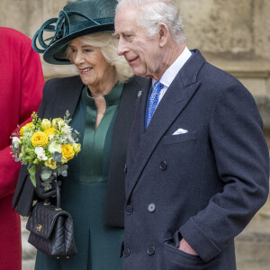 Il était très souriant aux côtés de sa femme Camilla. 
Le roi Charles III d'Angleterre et Camilla Parker Bowles, reine consort d'Angleterre - Les membres de la famille royale britannique arrivent à la chapelle Saint-George pour assister à la messe de Pâques. Windsor, le 31 mars 2024. 