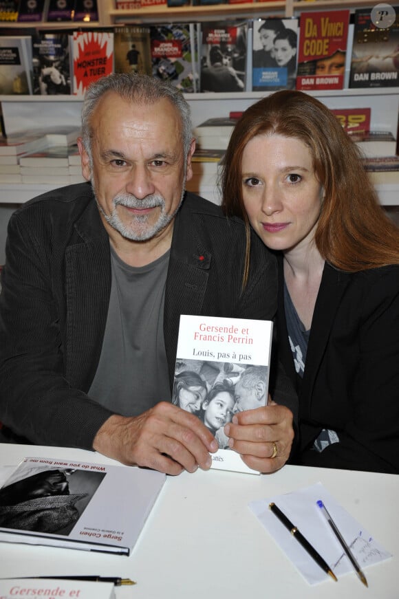 Francis Perrin avec sa femme Gersende - 33eme edition du Salon du livre a la porte de Versailles a Paris le 24 mars 2013.