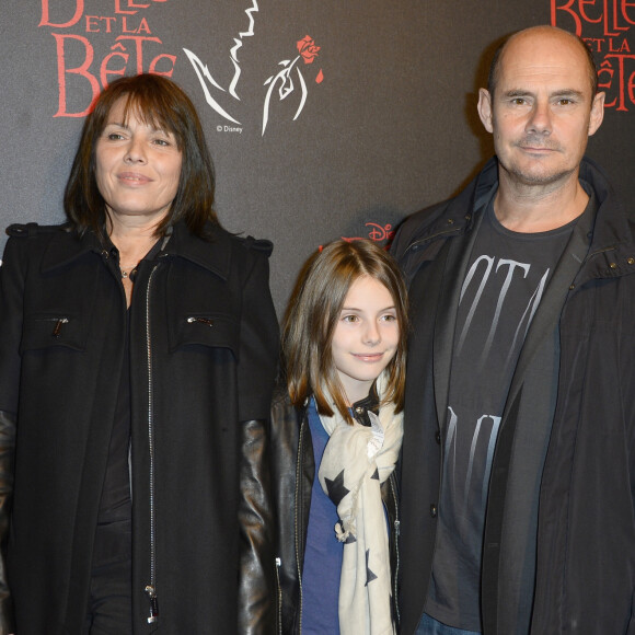 Bernard Campan avec sa femme Anne et leur fille - People a la generale de la comedie musicale "La Belle et la Bete" au Theatre Mogador a Paris le 24 octobre 2013.