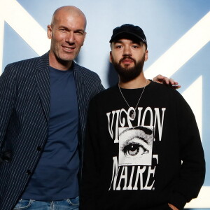 Le rappeur Oli, moitié du duo Biflo et Oli a pris la pose avec Zizou
 
Exclusif - Zinédine Zidane, Oli - Soirée de lancement du parfum Montblanc "Legend Blue" au Victoria à Paris le 3 avril 2024. Z. Zidane incarne depuis septembre 2022 les valeurs de la ligne Montblanc Legend et prête à nouveau son visage pour la campagne du parfum Legend Blue. © Rachid Bellak/Bestimage