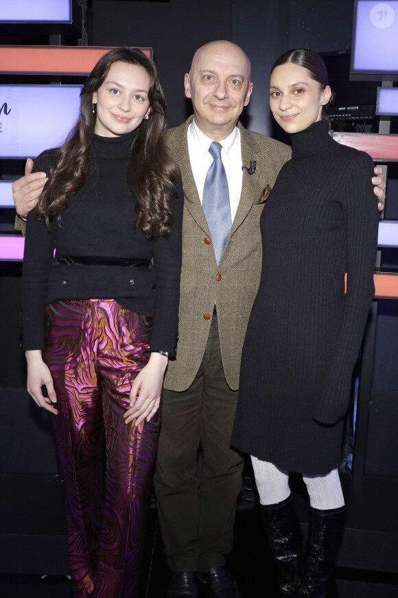 Xavier de Fontenay et ses filles Adele et Agathe ( petites filles de Genevieve de Fontenay ) lors de l'enregistrement de l'émission "Chez Jordan de Luxe" à Paris le 5 janvier 2024. © Cédric Perrin/Bestimage