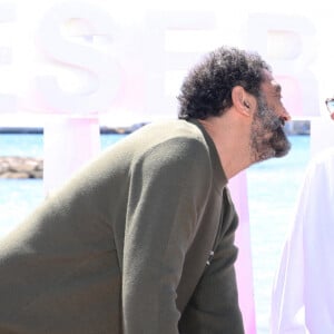 Ramzy Bedia et Jamel Debbouze lors de la 7ᵉ saison de "CanneSeries" à Cannes. © Denis Guignebourg / BestImage