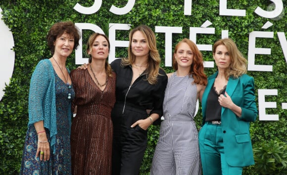 Chrystelle Labaude, Emma Colberti, Mélanie Maudran, Melanie Robert, Valérie Kaprisky au photocall de "Un si grand soleil" - Photocalls lors du 59ème festival de la Télévision de Monte-Carlo à Monaco, le 15 juin 2019. © Denis Guignebourg/Bestimage 