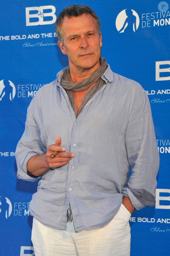 Elle va découvrir qu'Alain, joué par Frédéric Van den Driessche, la trompe
Frederic Van Den Driessche au 52e Festival du film de Monte-Carlo, le 11 juin 2012