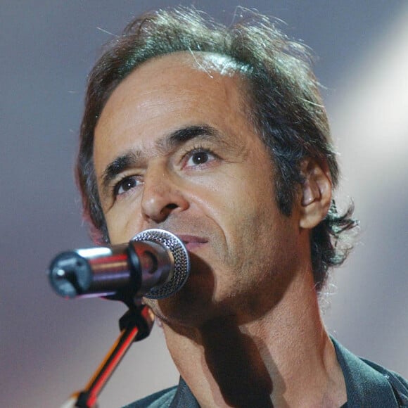 Certains ne le savent peut-être pas mais Jean-Jacques Goldman, en plus de gratter sa guitare, a pendant longtemps cordé des raquettes ! 
Jean-Jacques Goldman.