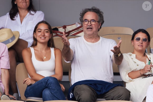 Grégoire Bonnet et sa fille Églantine - Célébrités en tribunes des Internationaux de France de tennis de Roland Garros 2023 à Paris le 11 juin 2023. © Jacovides-Moreau/Bestimage 