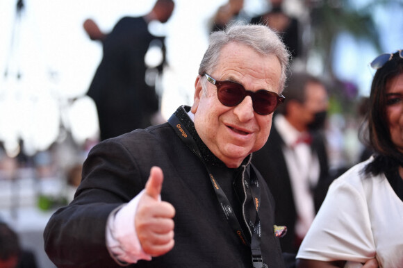 Paul-Loup Sulitzer et sa compagne Supriya Answya Devi Rathoar - Montée des marches du film " L'histoire de ma femme - The story of my wife " lors du 74ème Festival International du Film de Cannes. Le 14 juillet 2021. © Rachid Bellak/Bestimage