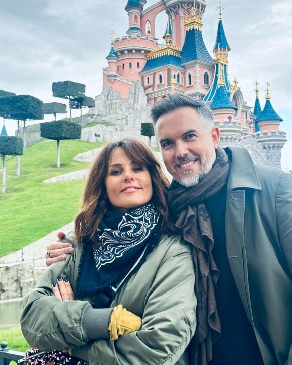 Faustine Bollaert en visite à Disneyland Paris avec son mari Maxime Chattam et leurs enfants Abbie et Peter.