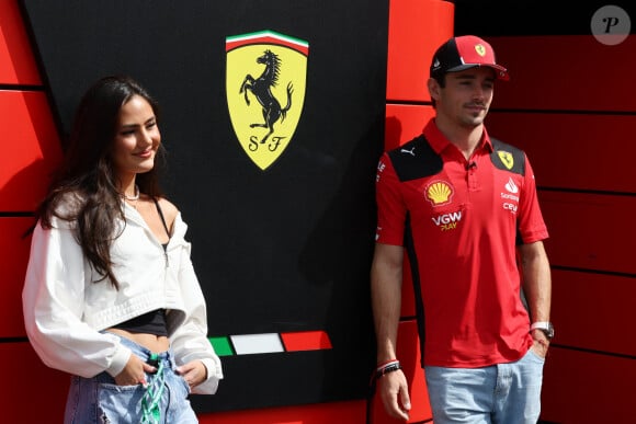 Charles Leclerc (MON) Ferrari avec sa petite amie Alexandra Saint Mleux (ITA). Championnat du monde de Formule 1, Rd 20, Grand Prix du Mexique, jeudi 26 octobre 2023.  James Moy/James Moy Photography.