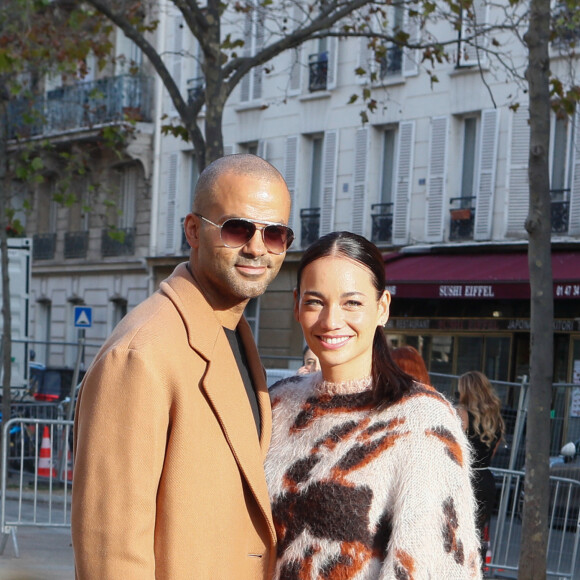 "Après trois années de vie commune, Alizé et moi avons décidé de mettre fin à notre relation", avait informé Tony Parker sur Instagram
Tony Parker et Alizé Lim - Arrivées au défilé de mode printemps-été 2024 "Stella McCartney" lors de la fashion week de Paris. Le 2 octobre 2023 © Christophe Clovis / Bestimage 
