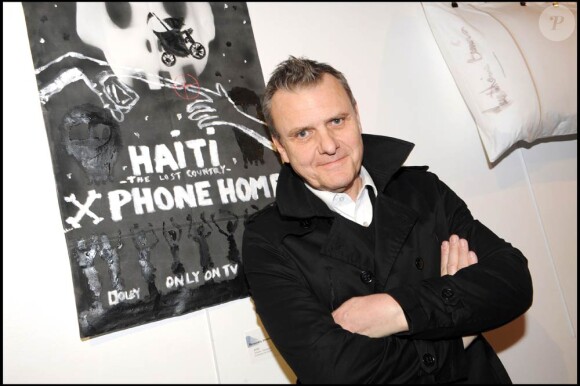 Jean-Charles de Castelbajac à l'occasion de Heavenly Dreams, la vente aux enchères d'oreillers de stars au profit de l'Unicef en faveur des enfants d'Haïti, à Paris, le 18 mars 2010.