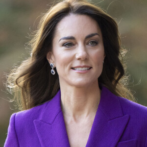 Kate Middleton se bat actuellement contre un cancer.
Catherine (Kate) Middleton, princesse de Galles arrive au Design Museum pour co-organiser l'événement avec le Centre de la Fondation Royale pour la petite enfance à Londres.