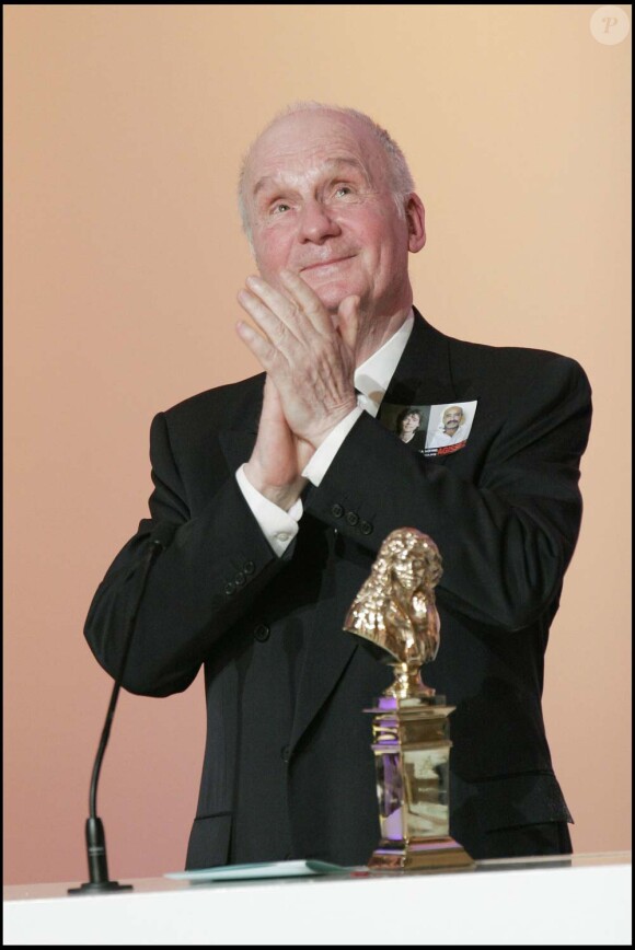 Michel Bouquet reçoit le Molière du meilleur acteur pour Le roi se meurt, le 9 mai 2005 !