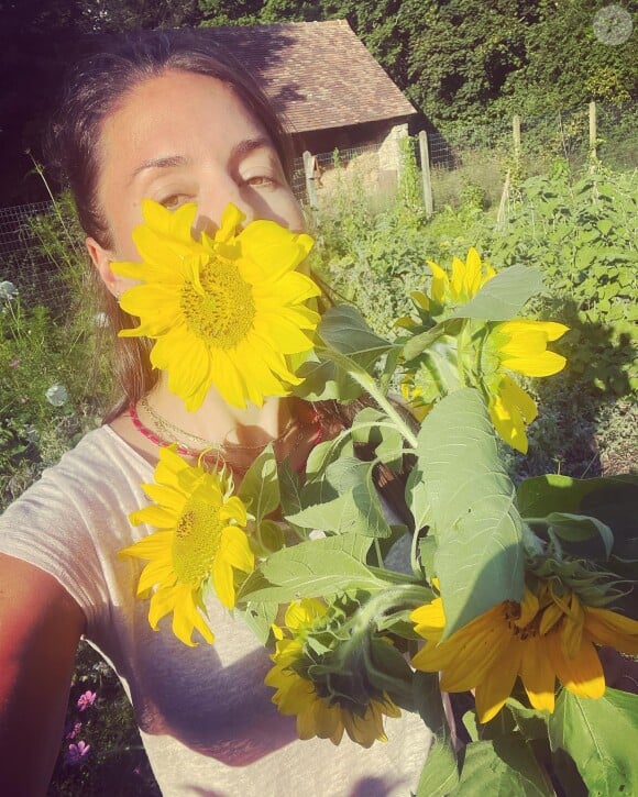 Installé à l'île d'Yeu avec sa femme Natasha Andrews et leurs filles Lola, née en 2017 et Billie, née en 2019, l'acteur et son épouse partagent régulièrement des images de leur havre de paix
Natasha Andrews, Instagram