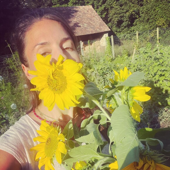 Installé à l'île d'Yeu avec sa femme Natasha Andrews et leurs filles Lola, née en 2017 et Billie, née en 2019, l'acteur et son épouse partagent régulièrement des images de leur havre de paix
Natasha Andrews, Instagram