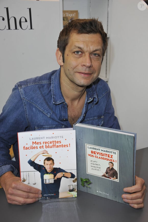 LAURENT MARIOTTE - LES ECRIVAINS DEDICACENT LEURS LIVRES AU 32EME SALON DU LIVRE, PORTE DE VERSAILLES, A PARIS. LE 18 MARS 2012