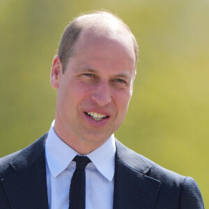 Le prince William est venu faire une visite sur la santé mentale.
Le prince William de Galles en visite à la "St. Michael's High School" à Sandwell. 