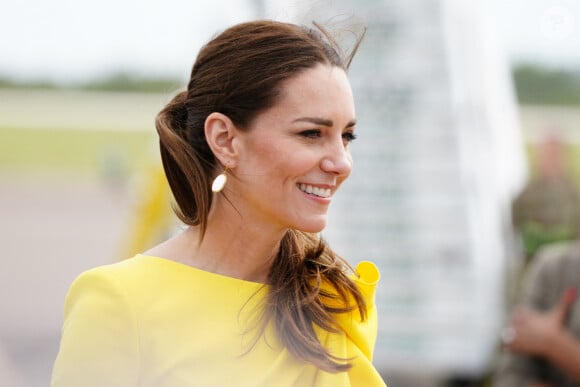 La duchesse de Cambridge arrive à l'aéroport international Norman Manley de Kingston, en Jamaïque, au quatrième jour de la tournée qu'elle effectue dans les Caraïbes au nom de la reine à l'occasion de son jubilé de platine. Mardi 22 mars 2022. Photo par Jane Barlow/PA Wire/ABACAPRESS.COM