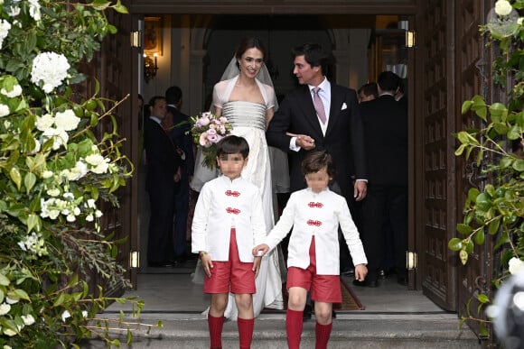 Carmen Gómez-Acebo et Borja Álvarez de Estrada à la sortie de l'église le 26 avril 2024, à Madrid (Espagne).