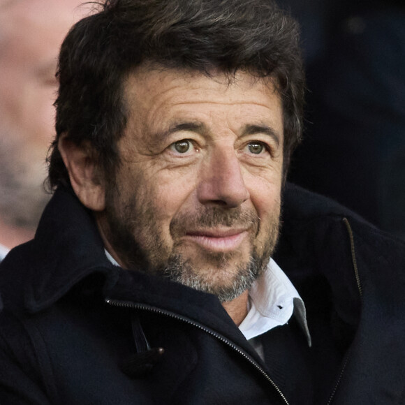 Patrick Bruel - Célébrités dans les tribunes du match de Ligue 1 Uber Eats "PSG-Lyon" (4-1) au Parc des Princes à Paris le 21 avril 2024. © Cyril Moreau/Bestimage 