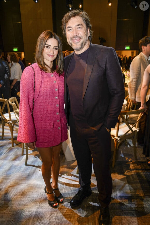 Salma Hayek, Adam Driver et Rosalia étaient également de la partie
 
Penélope Cruz et son mari Javier Bardem au dîner des nominés de la 94ème édition des Oscar à Los Angeles, le 7 mars 2022.