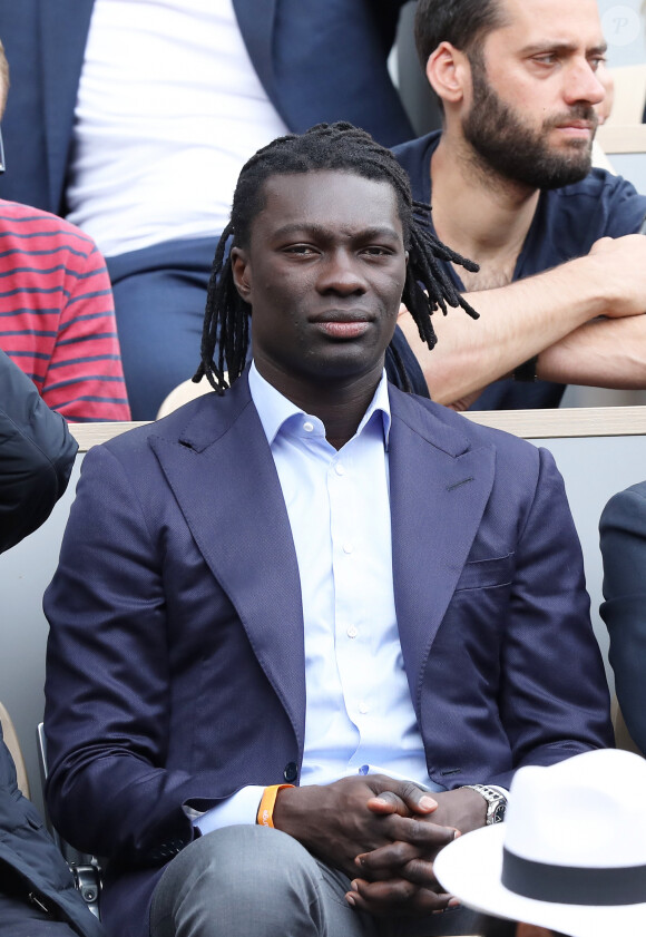 Bafétimbi Gomis a été le coéquipier de Yoann Gourcuff pendant plusieurs saisons à Lyon
 
Bafétimbi Gomis - People dans les tribunes lors des internationaux de France de tennis de Roland Garros 2019 à Paris le 28 mai 2019. © Jacovides-Moreau/Bestimage