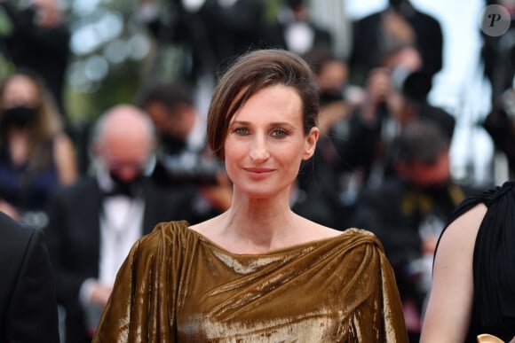 Camille Cottin a été la maîtresse de cérémonie, succédant à Chiara Mastroianni
Camille Cottin - Montée des marches du film " France " lors du 74ème Festival International du Film de Cannes. Le 15 juillet 2021 © Rachid Bellak / Bestimage