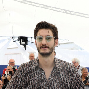 Pierre Niney au photocall de "Mascarade" lors du 75ème Festival International du Film de Cannes, le 28 mai 2022. © Dominique Jacovides / Bestimage