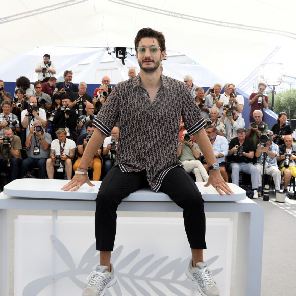 Pierre Niney au photocall de "Mascarade" lors du 75ème Festival International du Film de Cannes, le 28 mai 2022. © Dominique Jacovides / Bestimage