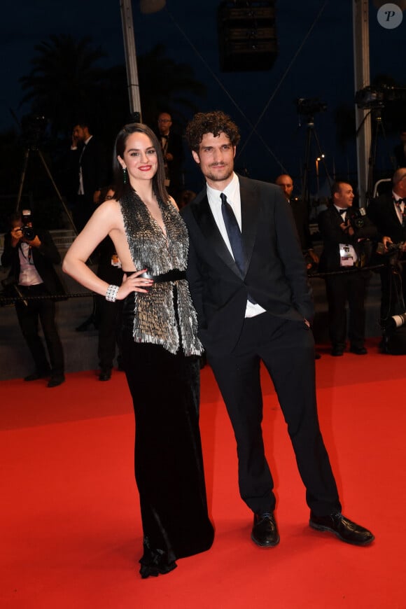 Noémie Merlant et Louis Garrel - Descente des marches du film "L'Innocent" lors du 75ème Festival International du Film de Cannes, France, le 24 mai 2022. © Rachid Bellak/Bestimage