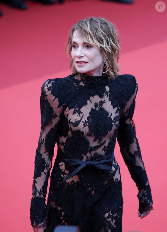 Isabelle Huppert - Montée des marches du film " Killers of the flower moon " lors du 76ème Festival International du Film de Cannes, au Palais des Festivals à Cannes. Le 20 mai 2023 © Jacovides-Moreau / Bestimage