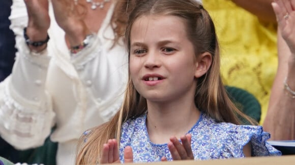 Charlotte de Galles a 9 ans : photo adorable pour son anniversaire, ses immenses cheveux et sa ressemblance avec sa famille interpellent