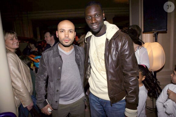 Les humoristes français Eric Judor et Omar Sy assistent à la soirée du 10ème anniversaire de Disney Channel au Tapis Rouge à Paris, France, le 30 mars 2007. Photo par Benoit Pinguet/ABACAPRESS.COM