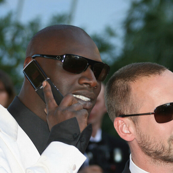 Les humoristes français Omar et Fred arrivent au Palais des Festivals pour la projection du film de Christophe Honoré 'Les Chansons d'Amour' présenté en compétition au 60ème Festival International du Film à Cannes, France, le 18 mai 2007. Photo par Hahn-Nebinger-Orban/ABACAPRESS.COM