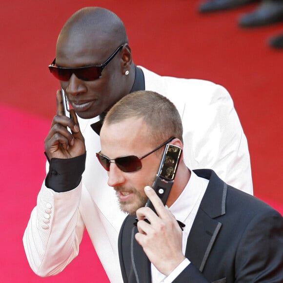 Les deux comiques étaient devenus des stars
Les humoristes français Omar et Fred arrivent au Palais des Festivals pour la projection du film de Christophe Honoré 'Les Chansons d'Amour' présenté en compétition au 60ème Festival International du Film à Cannes, France, le 18 mai 2007. Photo par Hahn-Nebinger-Orban/ABACAPRESS.COM