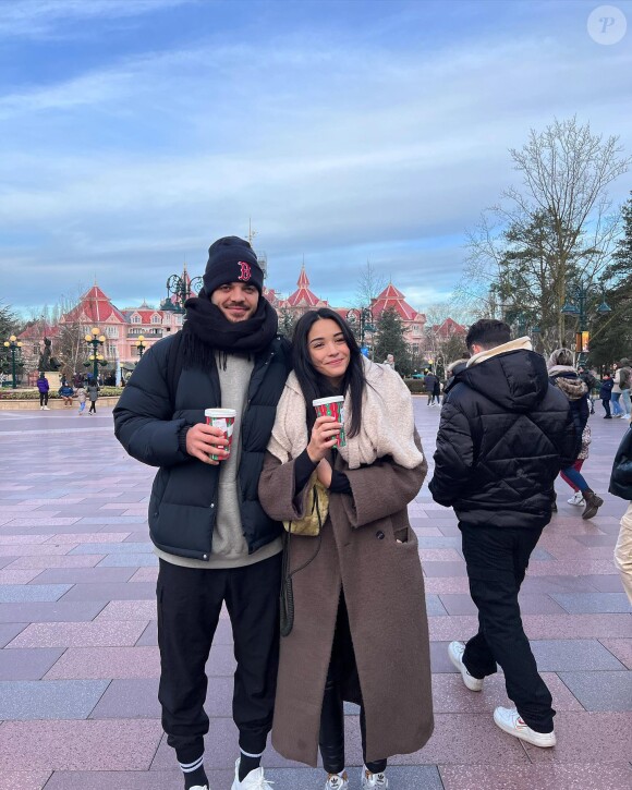 "Oui, nous attendons un garçon. Il aura donc son petit ballon de rugby à la naissance", précise-t-il
 
Romain Ntamack et Lisa Lopez