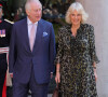 En cette période délicate, son épouse, la reine consort Camilla, l'épaule du mieux qu'elle peut !
Le roi Charles III d'Angleterre et la reine consort Camilla visitent le University College Hospital Macmillan Cancer Centre à Londres le 30 avril 2024. 