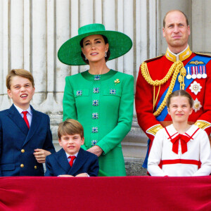 Londres, ROYAUME-UNI - Le prince Louis fête son sixième anniversaire en compagnie de ses parents, le prince William de Galles et Catherine, princesse de Galles, Kate Middleton, et de ses frères et soeurs, le prince George et la princesse Charlotte, au Royaume-Uni. Louis est l'un des petits-enfants du roi Charles III et est le quatrième dans la ligne de succession au trône britannique derrière son père et ses frères et soeurs. Sur la photo : Prince Louis, Kate Middleton, Catherine, princesse de Galles, Prince William, William, prince de Galles.