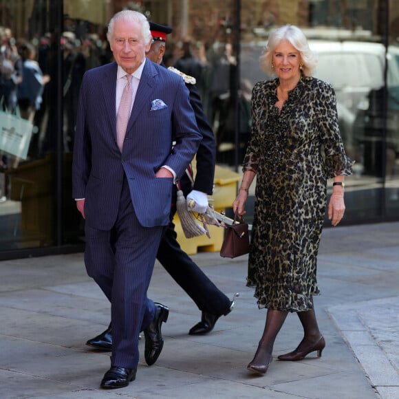 Le roi Charles III d'Angleterre et la reine consort Camilla visitent le University College Hospital Macmillan Cancer Centre à Londres le 30 avril 2024. 