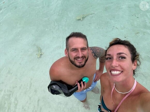 L'heureux élu de son coeur ressemble comme deux gouttes d'eau à un autre aventurier...
Mégane, aventurière de "Koh-Lanta, Les Chasseurs d'immunité", et son compagnon Nicolas.