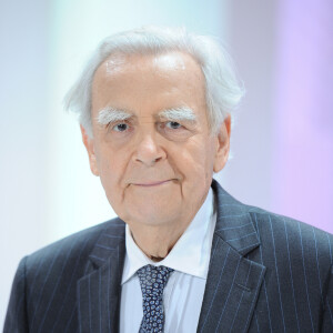 Bernard Pivot est décédé à l'âge de 89 ans.
Bernard Pivot à l'émission Vivement dimanche au studio Gabriel. © Guillaume Gaffiot / Bestimage.