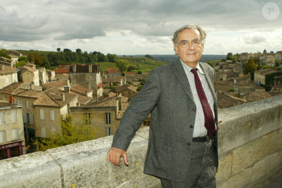 Bernard Pivot lors de la 20ème édition du championnat de France d'orthographe 'Dicos d'Or' à Bordeaux, le 9 octobre 2003. © Frédéric Piau / Bestimage