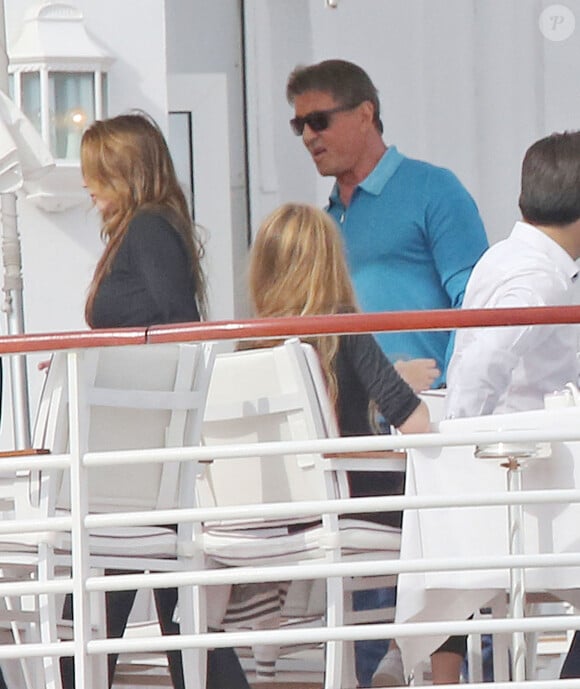Sylvester Stallone est vu en train de se détendre à l'hôtel Eden Roc pendant le 67e Festival de Cannes, à Antibes, dans le sud de la France, le 15 mai 2014. Photo par XPosure/ABACAPRESS.COM